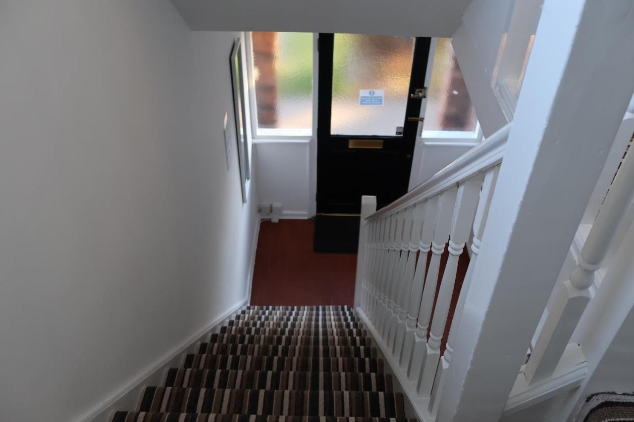 Spacious 4 Bed Home Near Nec, Jlr & Airport Parking For 3 Cars Ideal For Contractors! Solihull Eksteriør billede