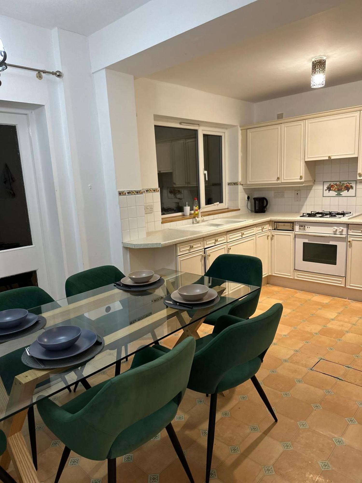 Spacious 4 Bed Home Near Nec, Jlr & Airport Parking For 3 Cars Ideal For Contractors! Solihull Eksteriør billede