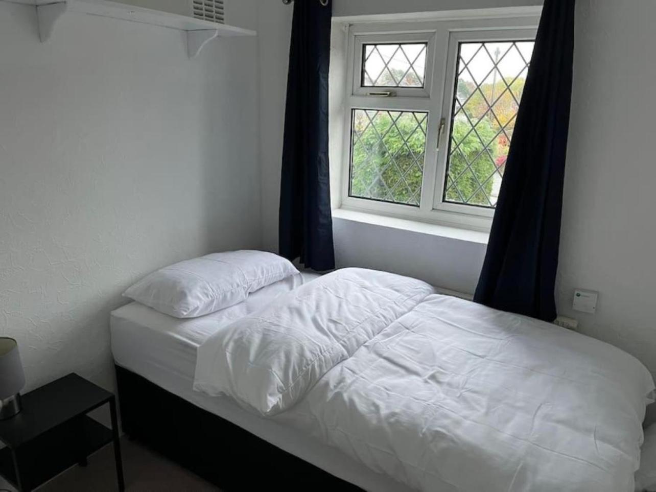 Spacious 4 Bed Home Near Nec, Jlr & Airport Parking For 3 Cars Ideal For Contractors! Solihull Eksteriør billede